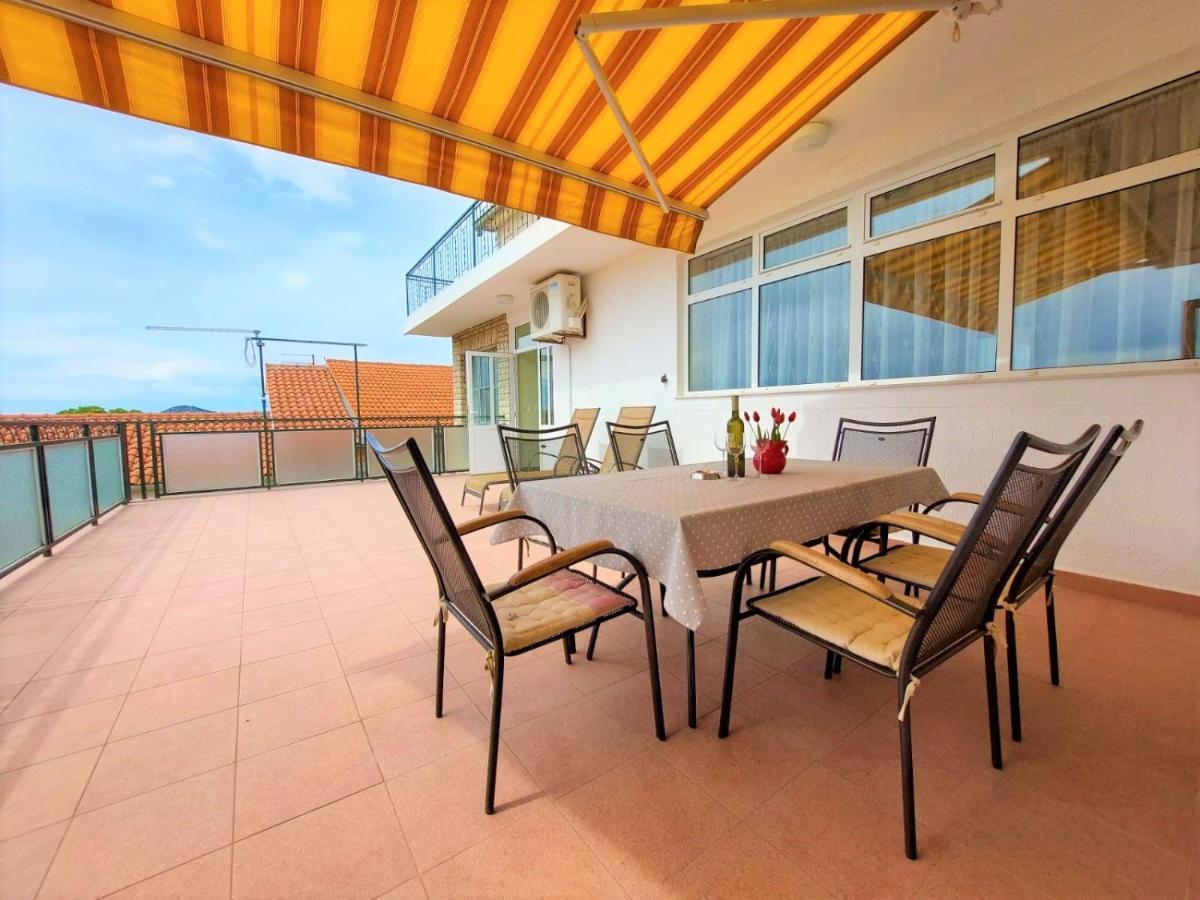Apartment Big Lasan Vodice Esterno foto