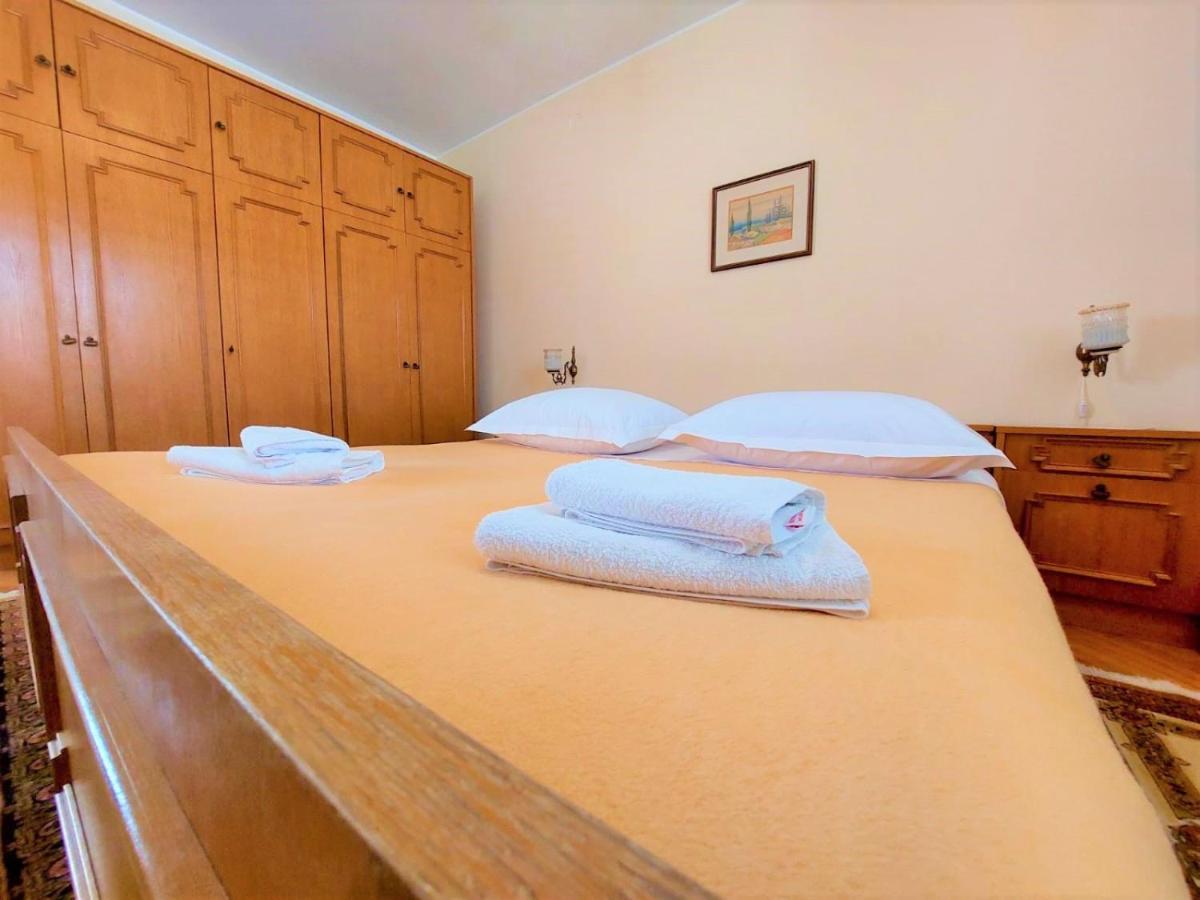 Apartment Big Lasan Vodice Esterno foto
