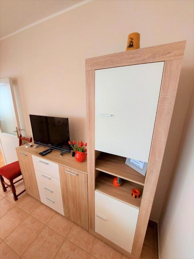 Apartment Big Lasan Vodice Esterno foto